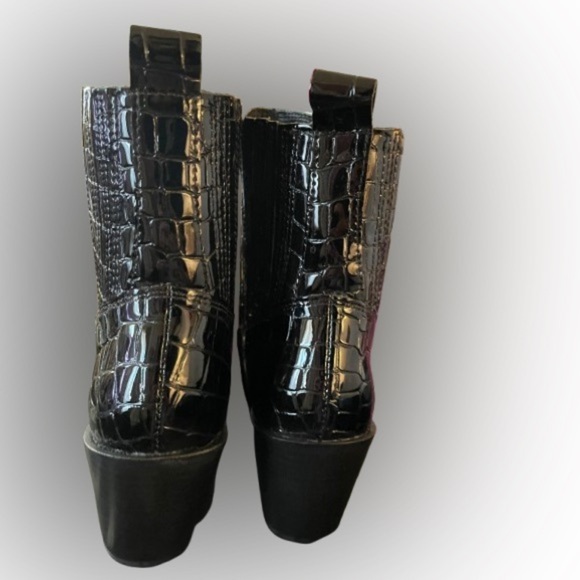 The best in fashion booties....Aqua! - Picture 5 of 10